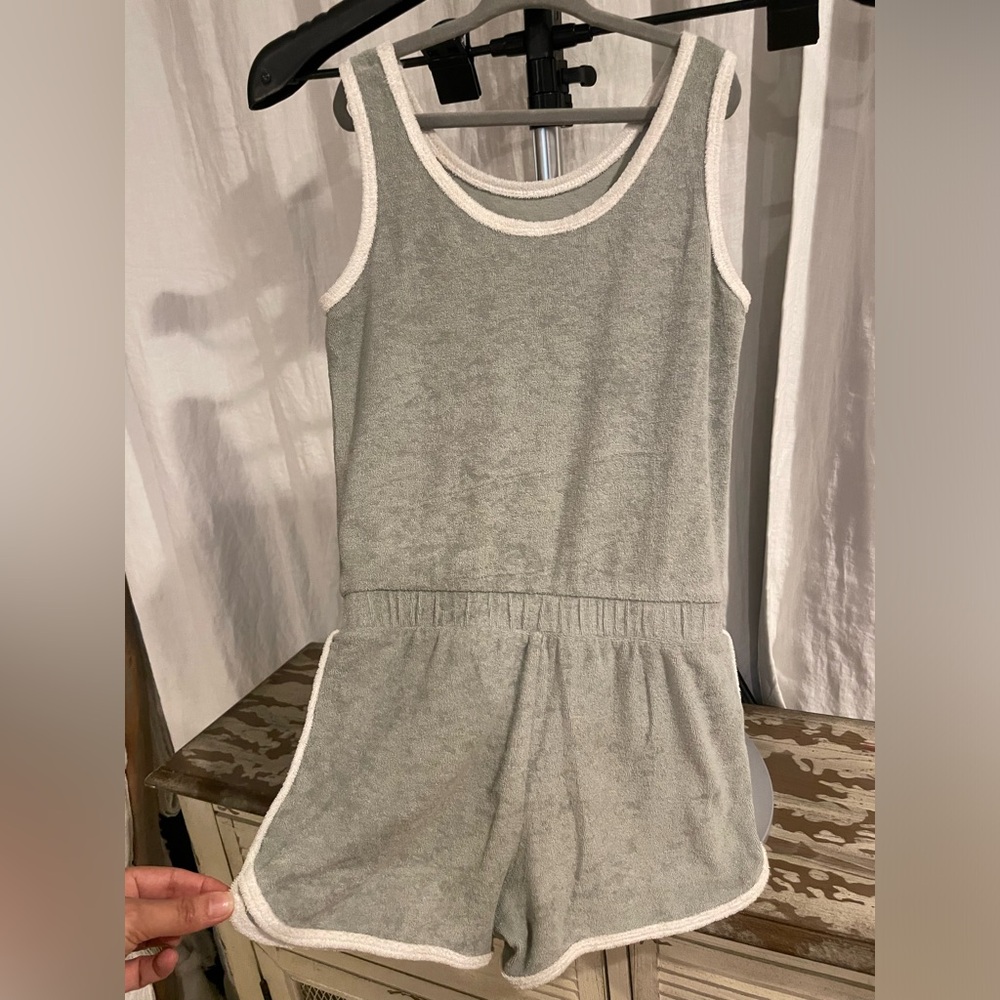 Cat & Jack romper girls, Grey, Size M.